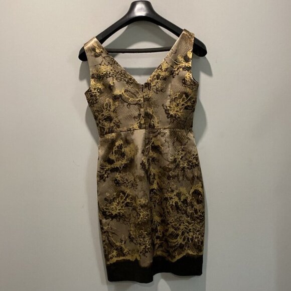 Tahari Gold METALLIC ABSTRACT SLEEVELESS SHEATH DRESS - Picture 3 of 16